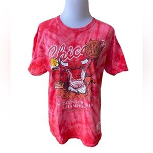 Mitchell & Ness 6-Time NBA World Champions Chicago Bulls Red Tie Dye T-shirt. L